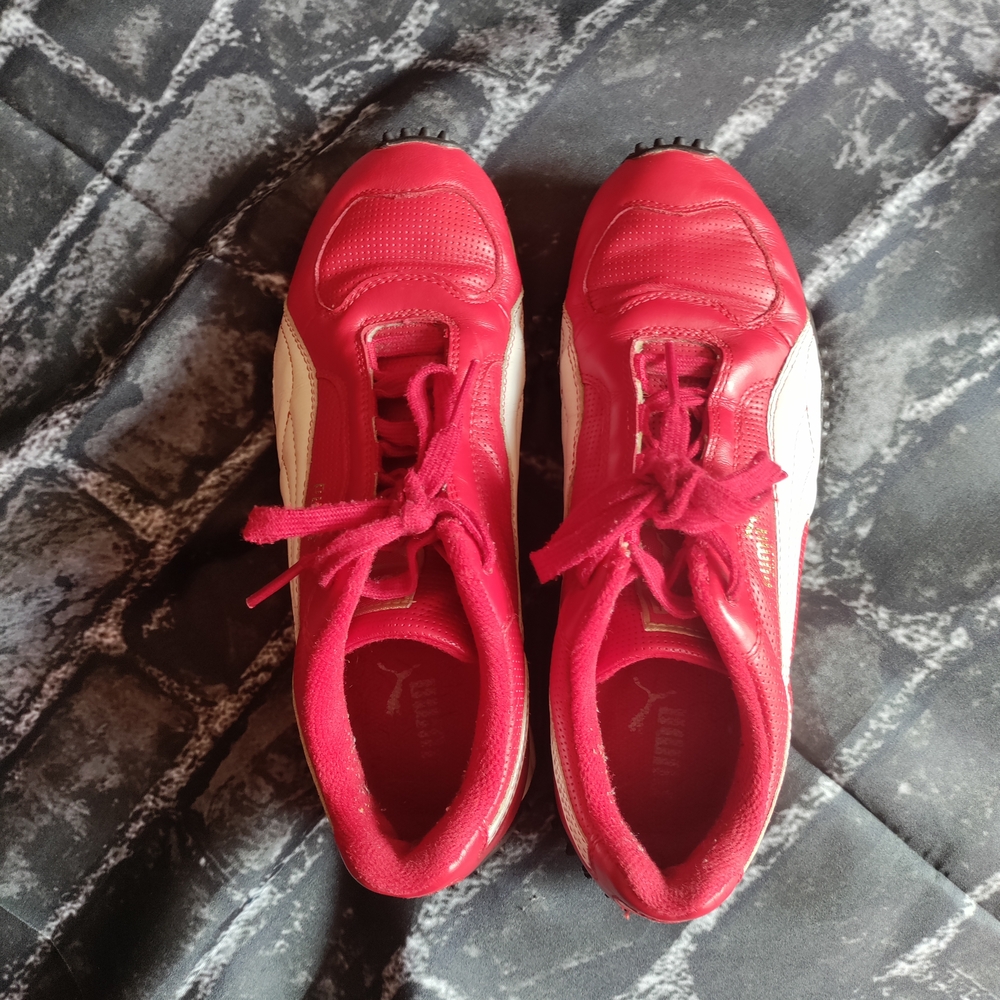 Puma Temo Leather Red and White Sneakers, Soccer Style. Women's 7.